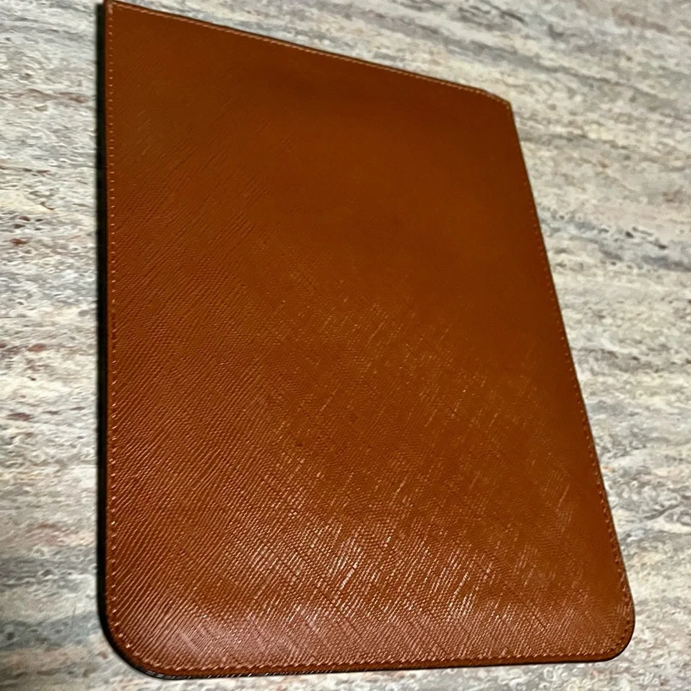 Michael Kors brown table sleeve